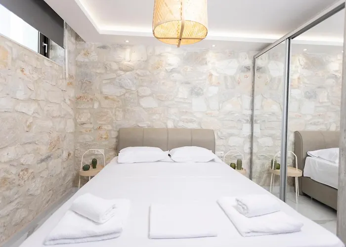 Mare - Private Pool, 4 Bdrms, Sea View, Bbq