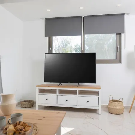 Mare - Private Pool, 4 Bdrms, Sea View, Bbq