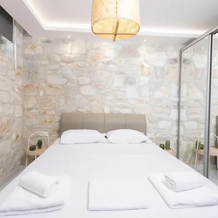 Mare - Private Pool, 4 Bdrms, Sea View, Bbq