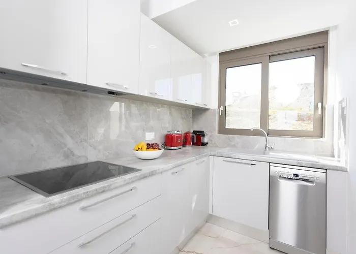 Villa Mare - Private Pool, 4 Bdrms, Sea View, Bbq *