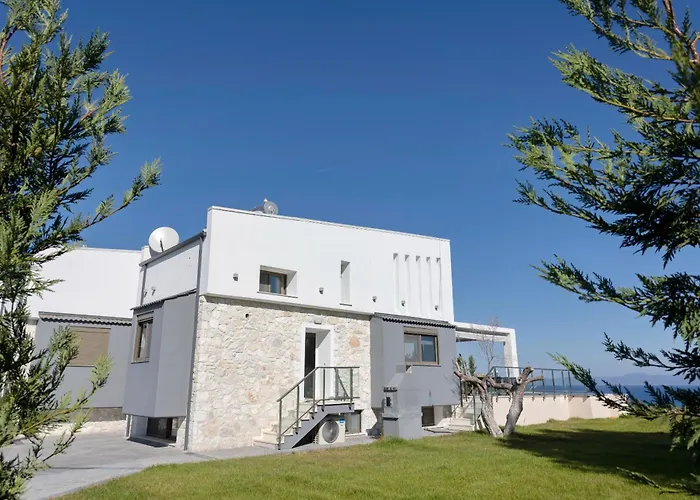 Villa Mare - Private Pool, 4 Bdrms, Sea View, Bbq *